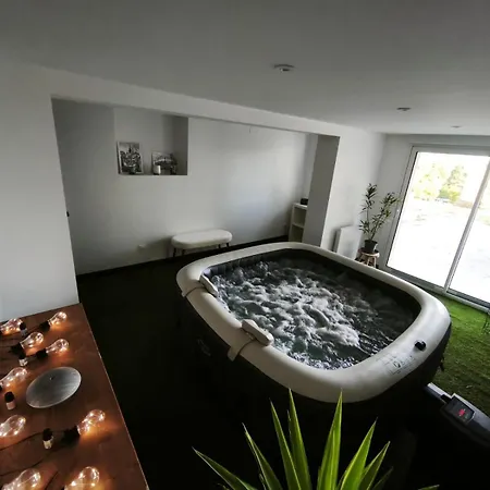 Cocon Sensuel - Jaccuzzi Et Petit Déjeuner - Proche Chantilly Et Beauvais Couette-café *