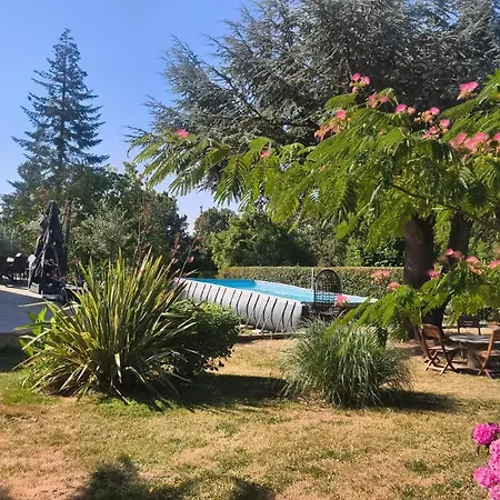 Cocon Sensuel - Jaccuzzi Et Petit Déjeuner - Proche Chantilly Et Beauvais Bed & Breakfast